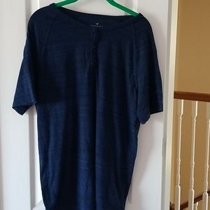 American Eagle Men's Blue Tshirt